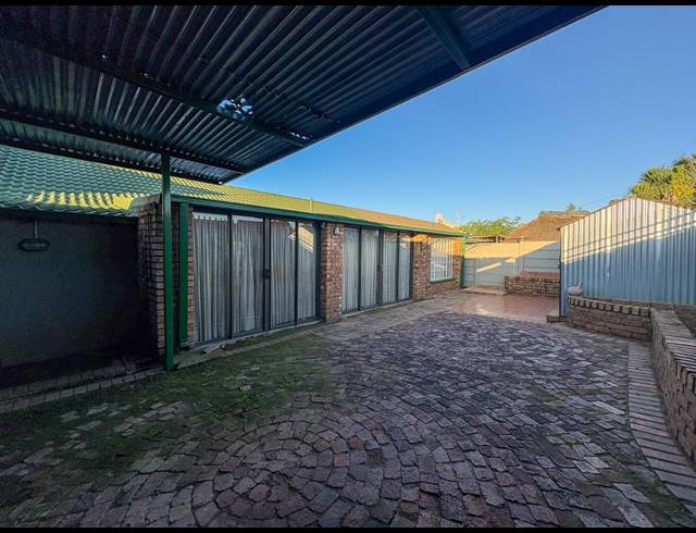 3 BEDROOM HOUSE FOR SALE IN HUNTINGDON
